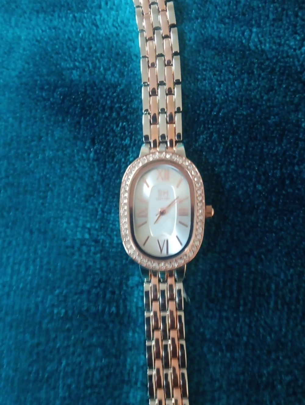 Elegant Rose Gold Women's Bracelet Watch - Unbranded